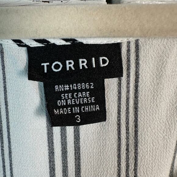 Torrid rap style shirt balloon sleeves white black stripes tradMom plus size - Picture 4 of 8